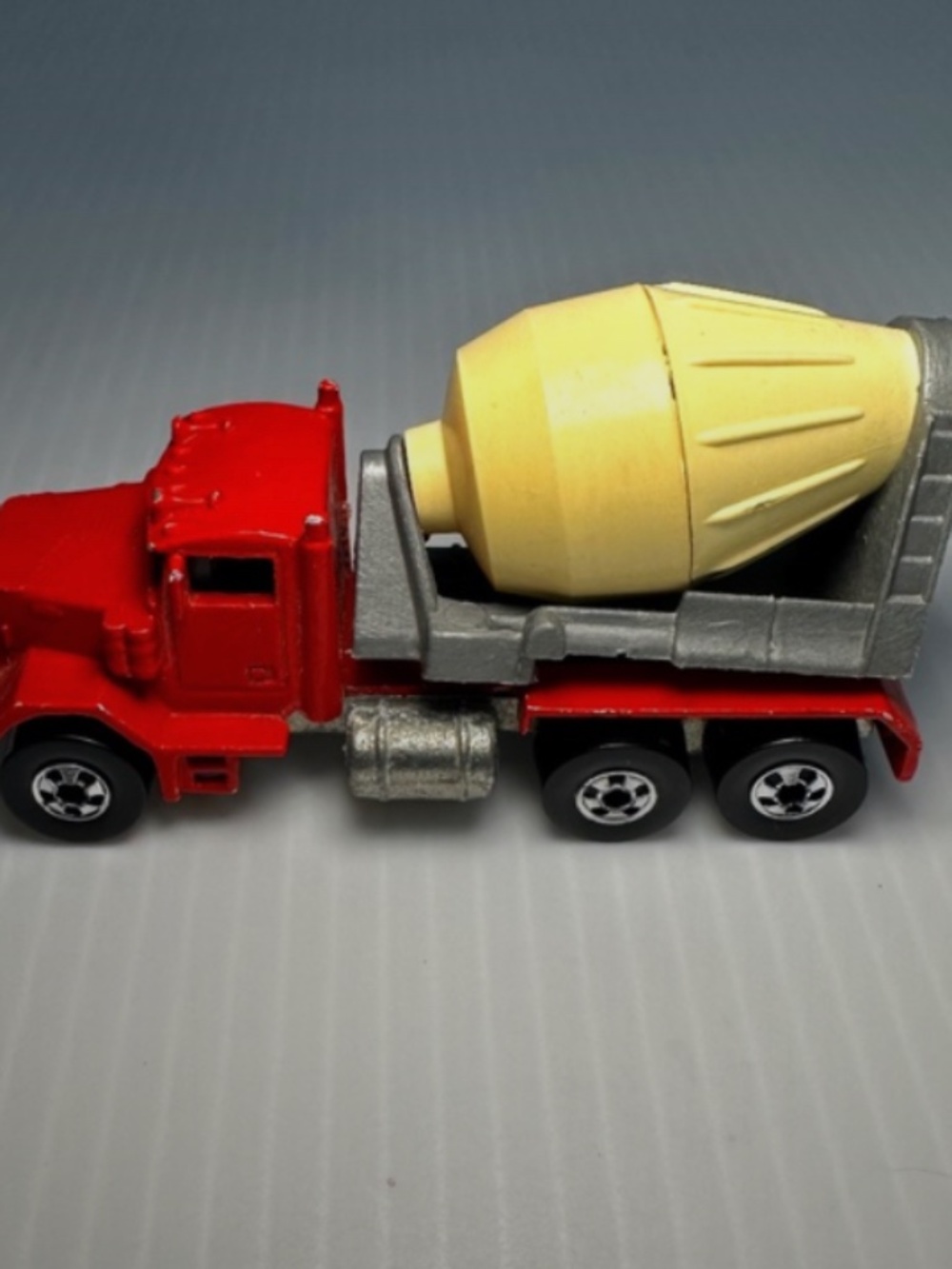 Vintage Mattel 1979 Hot Wheels Peterbilt Cement Concrete Mixer Truck Diecast